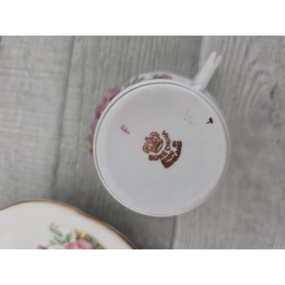 England Bone China Teacup & Saucer Set With Floral Pattern - Picture 4 of 5